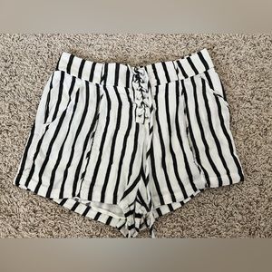 Love, fire size L women’s tie-up European summer White and Black shorts!